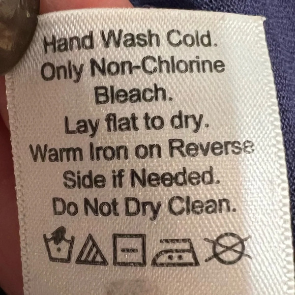 Adrianna Papell Navy Short Sleeved Top with White Floral Embroidery. Size XL. - Picture 7 of 7